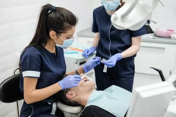 dentista fiumicino in poltrona